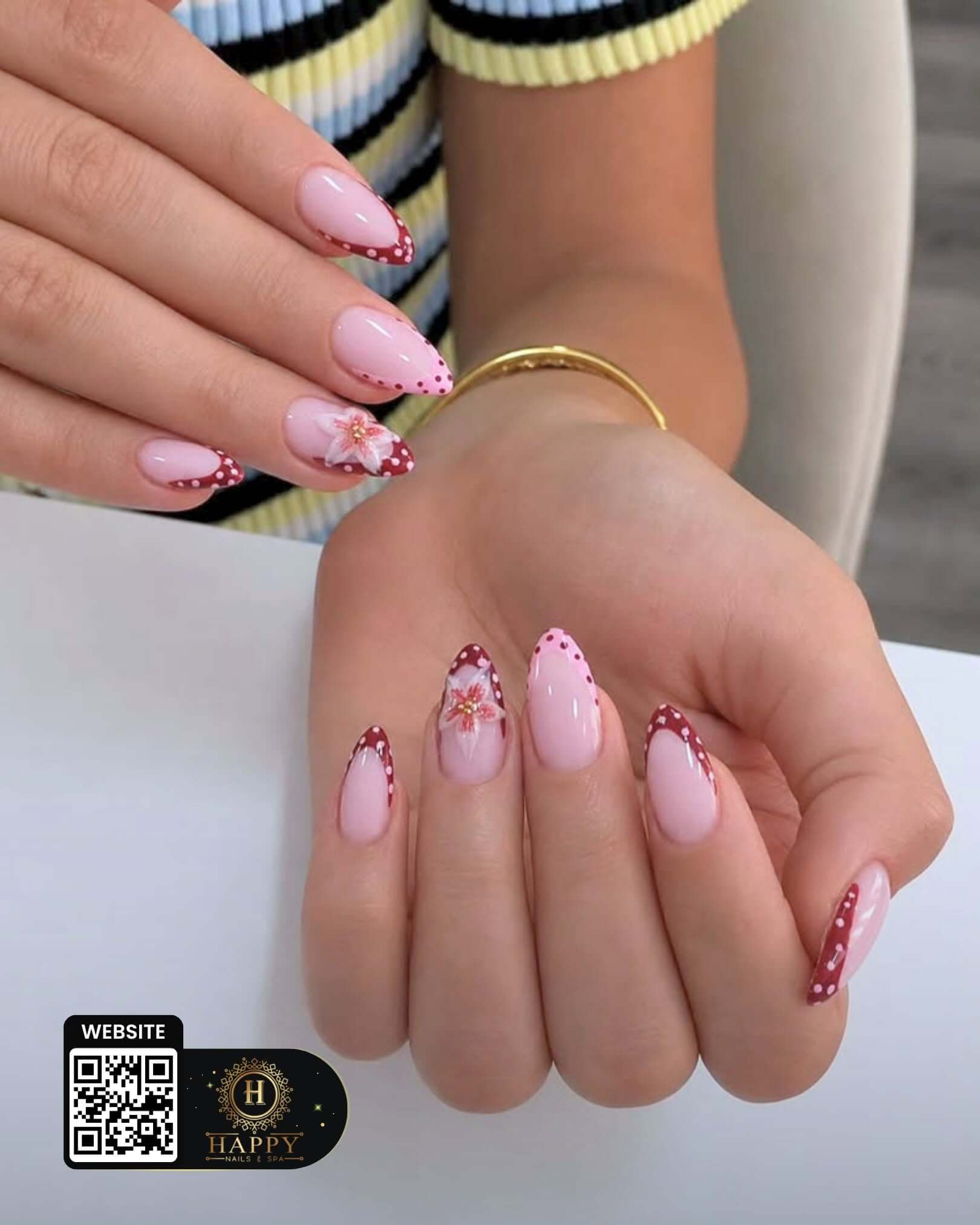 Pink manicure with delicate floral details